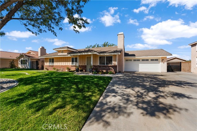 Detail Gallery Image 5 of 41 For 6127 Almond Valley Way, Lancaster,  CA 93536 - 3 Beds | 2 Baths