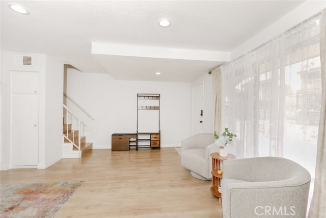 Detail Gallery Image 9 of 27 For 2850 Montrose Ave #6,  La Crescenta,  CA 91214 - 3 Beds | 3 Baths