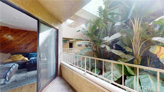 Detail Gallery Image 9 of 29 For 550 Orange Ave #216,  Long Beach,  CA 90802 - 2 Beds | 2 Baths