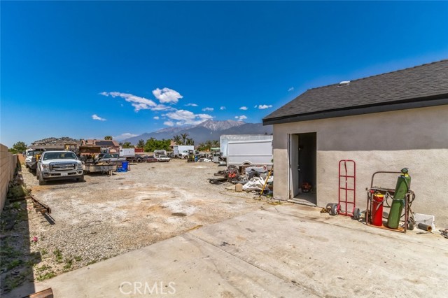 6268 Maloof Avenue, Fontana, California 92336, 3 Bedrooms Bedrooms, ,2 BathroomsBathrooms,Single Family Residence,For Sale,Maloof,DW24089516