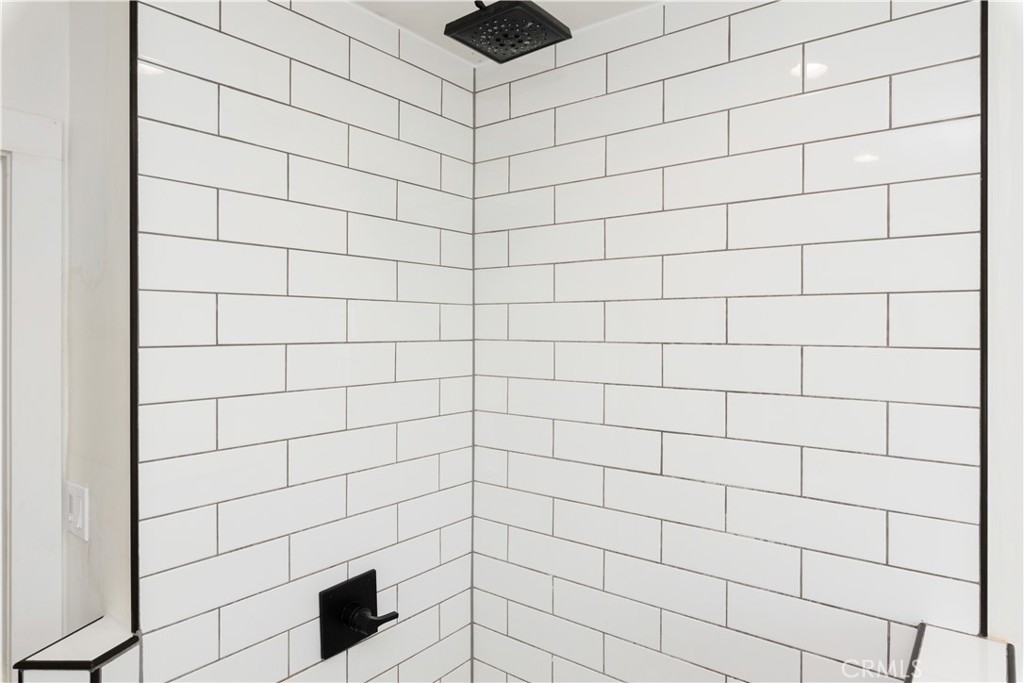 https://media.crmls.org/medias/11612137-d455-4ad4-98d7-0516e319c8a2.jpg?preset=X-Large