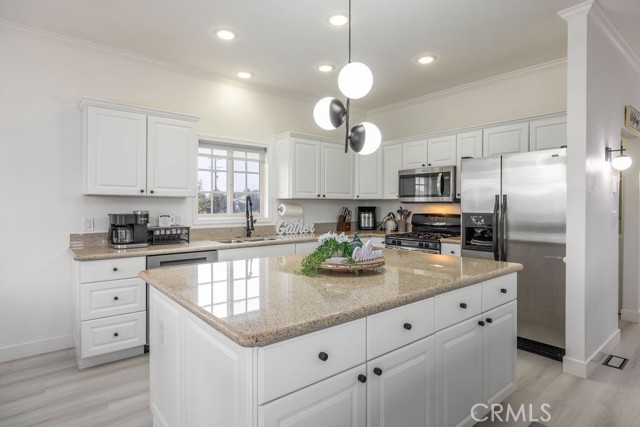 Detail Gallery Image 10 of 45 For 1842 Baldwin Lake, Big Bear City,  CA 92314 - 3 Beds | 2/1 Baths