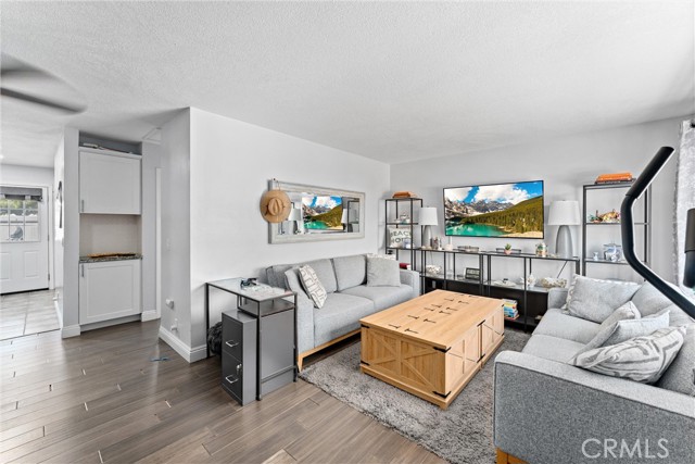 Detail Gallery Image 5 of 27 For 9811 Continental Dr, Huntington Beach,  CA 92646 - 1 Beds | 1 Baths