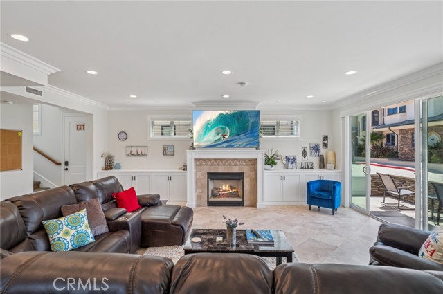 6111 Seashore Drive, Newport Beach CA: https://media.crmls.org/medias/116355e9-cb42-41c7-9d4d-a341778388d1.jpg