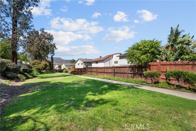 565 Martinique Place, Thousand Oaks CA: https://media.crmls.org/medias/11637ecb-fd13-4594-aaec-715407510a74.jpg