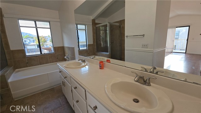 Detail Gallery Image 13 of 35 For 10387 Crossing Green Cir, Moreno Valley,  CA 92557 - 4 Beds | 2/1 Baths