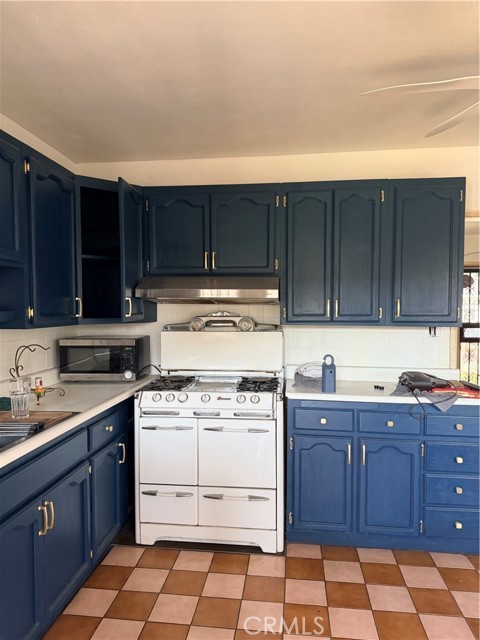 Detail Gallery Image 4 of 8 For 4612 E 2nd, East Los Angeles,  CA 90022 - 2 Beds | 1 Baths