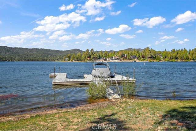 Detail Gallery Image 4 of 38 For 39276 Waterview Dr, Big Bear Lake,  CA 92315 - 4 Beds | 3 Baths