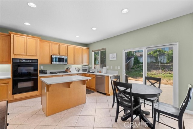 11868 Bunker Hill Drive, Rancho Cucamonga CA: https://media.crmls.org/medias/1165022f-189e-46b7-8e80-6ae3915f0953.jpg