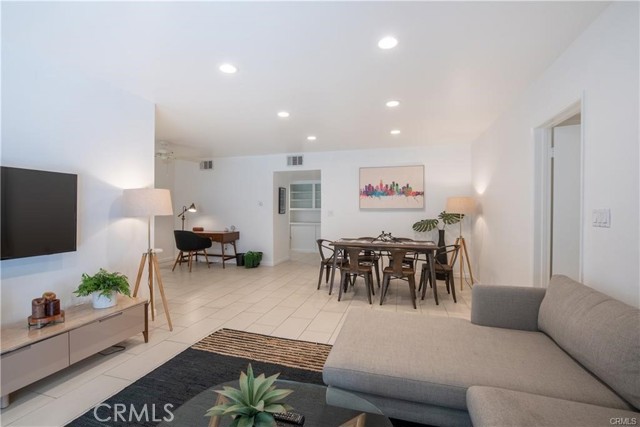 Detail Gallery Image 9 of 31 For 1734 N Fuller Ave #109,  Los Angeles,  CA 90046 - 2 Beds | 2 Baths