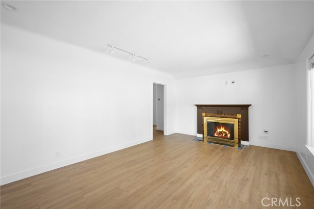 2930 Mayfrield Avenue, La Crescenta CA: https://media.crmls.org/medias/116570be-4207-4db1-946b-89be5c895372.jpg