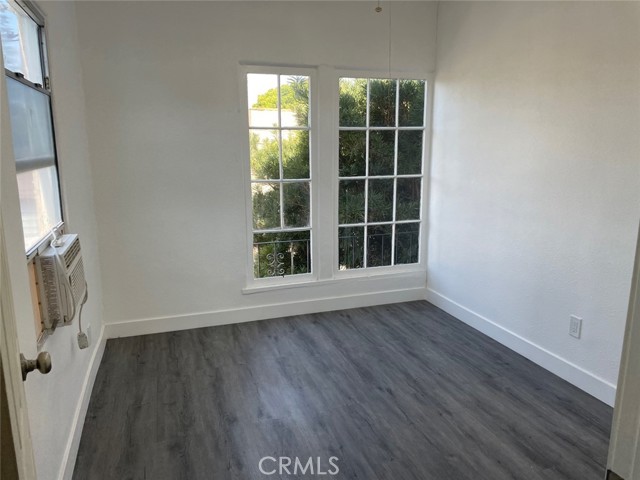 Detail Gallery Image 10 of 20 For 1040 Gardenia Ave, Long Beach,  CA 90813 - 8 Beds | 4 Baths