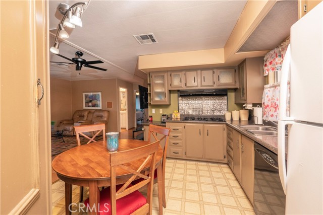 Detail Gallery Image 21 of 47 For 11730 Whittier Bld #40,  Whittier,  CA 90601 - 2 Beds | 2 Baths