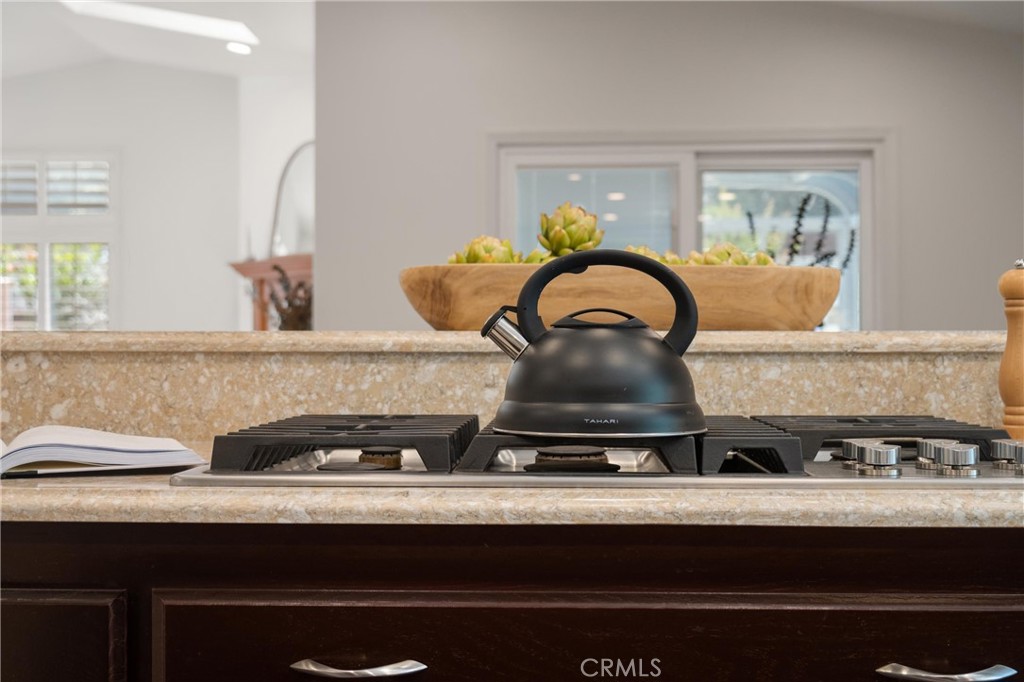 https://media.crmls.org/medias/1166566a-a3f4-45f9-b08d-84903cb5d013.jpg?preset=X-Large