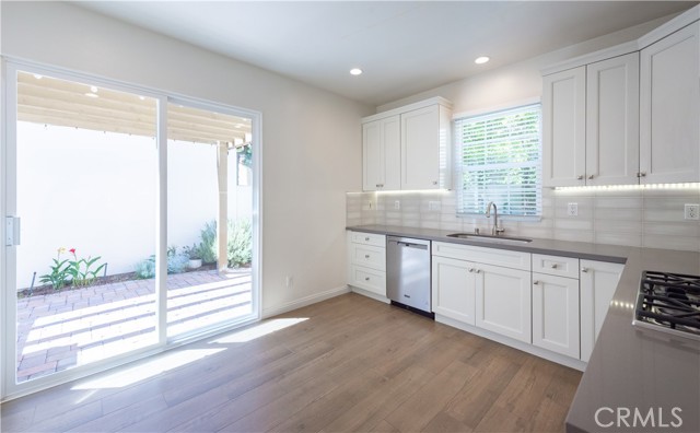 23 Bower Tree, Irvine CA: https://media.crmls.org/medias/11669773-293e-414f-a344-f7bc9385515a.jpg