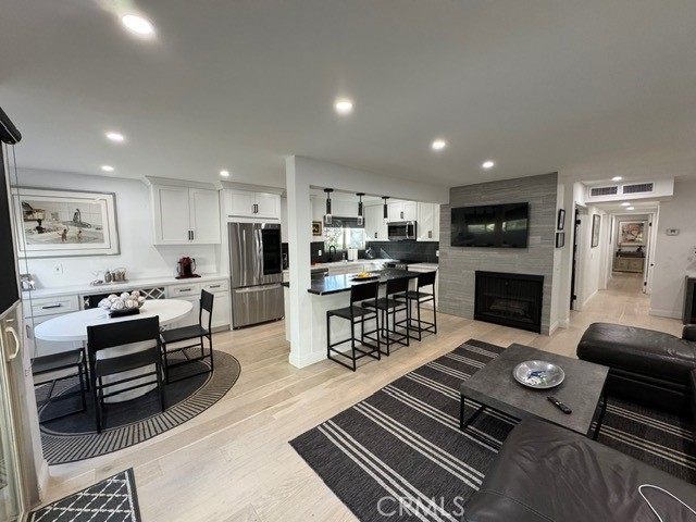 Detail Gallery Image 5 of 35 For 23643 37 Park Capri #37,  Calabasas,  CA 91302 - 3 Beds | 2 Baths