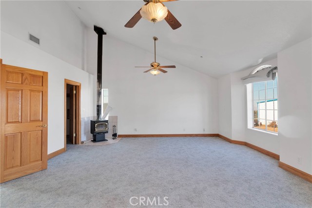 8381 White Road, Phelan CA: https://media.crmls.org/medias/11679db9-8b51-4e32-b4e2-4c3e944e04a8.jpg