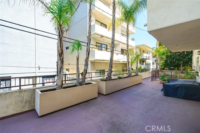 1828 Glendon Avenue, Los Angeles CA: https://media.crmls.org/medias/1167acd3-9b09-4954-bafd-18659213682e.jpg