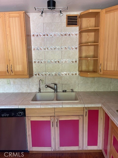 7727 Via Capri, Burbank CA: https://media.crmls.org/medias/1167ecb1-9ec4-4509-806b-e765d8502102.jpg