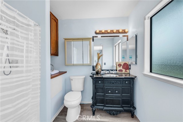 450 Anchor Way, Carlsbad CA: https://media.crmls.org/medias/11683e19-0b50-465e-a872-11d393f58d88.jpg
