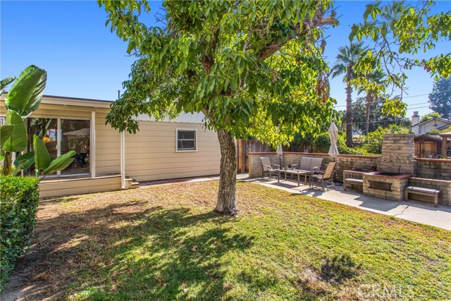 838 838 College Ave, Redlands CA: https://media.crmls.org/medias/1169806f-4fa5-4e5c-8cd7-40bc8f1022ed.jpg