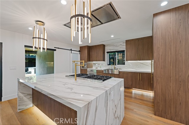 Detail Gallery Image 5 of 41 For 23103 Leonora, Woodland Hills,  CA 91367 - 3 Beds | 3 Baths