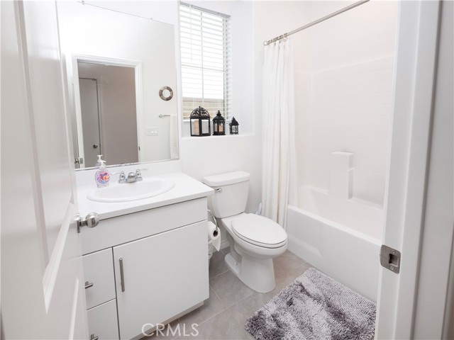 Detail Gallery Image 16 of 69 For 16657 Snowdrop Ln #2,  Fontana,  CA 92336 - 4 Beds | 3 Baths
