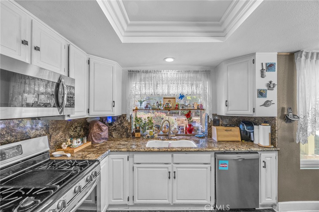 https://media.crmls.org/medias/116a022e-512f-4577-a0b4-3655564d972b.jpg?preset=X-Large