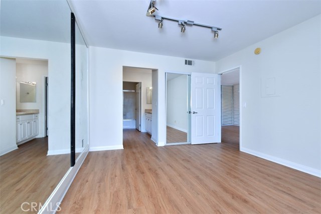 Detail Gallery Image 22 of 29 For 5545 Canoga Ave #105,  Woodland Hills,  CA 91367 - 1 Beds | 1 Baths