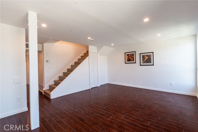 Detail Gallery Image 4 of 25 For 6155 Reseda #4,  Tarzana,  CA 91335 - 3 Beds | 2 Baths