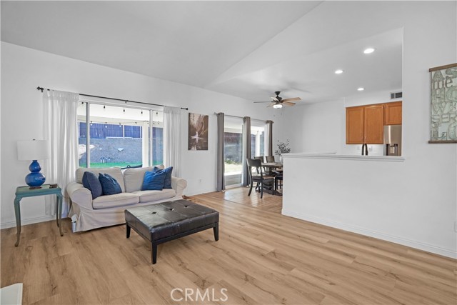 Detail Gallery Image 7 of 26 For 1480 Floral Park St, Corona,  CA 92881 - 3 Beds | 2 Baths