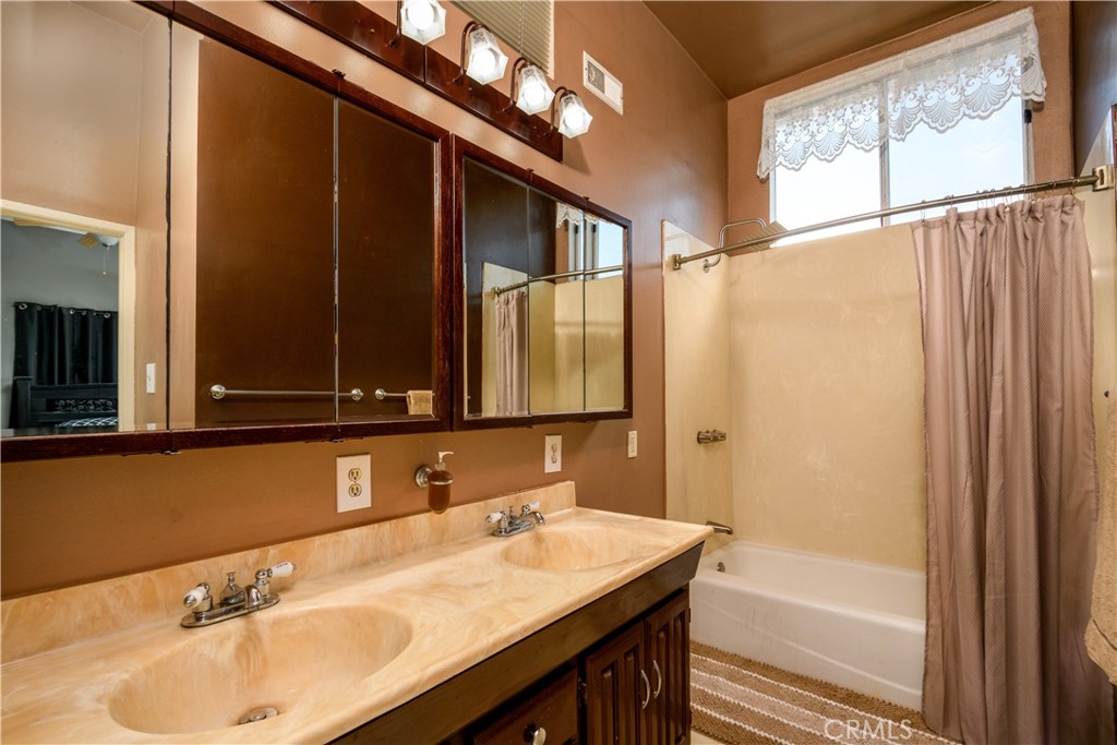 https://media.crmls.org/medias/116b0804-b969-4642-9cb0-b7acf6d2c9f4.jpg?preset=X-Large