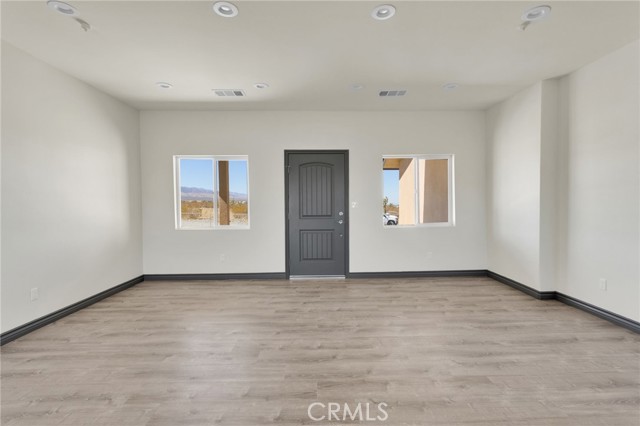 Detail Gallery Image 4 of 36 For 12015 Rosado Rd, Pinon Hills,  CA 92372 - 4 Beds | 2/1 Baths