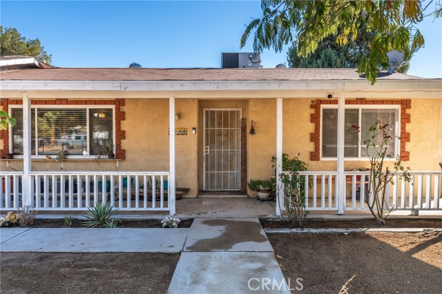 Detail Gallery Image 1 of 39 For 9909 Redwood Ave, Hesperia,  CA 92345 - 3 Beds | 2 Baths