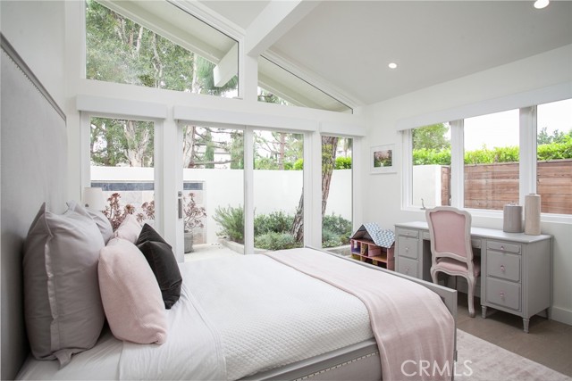 Detail Gallery Image 22 of 28 For 11 Greenbriar, Newport Beach,  CA 92660 - 3 Beds | 2/1 Baths