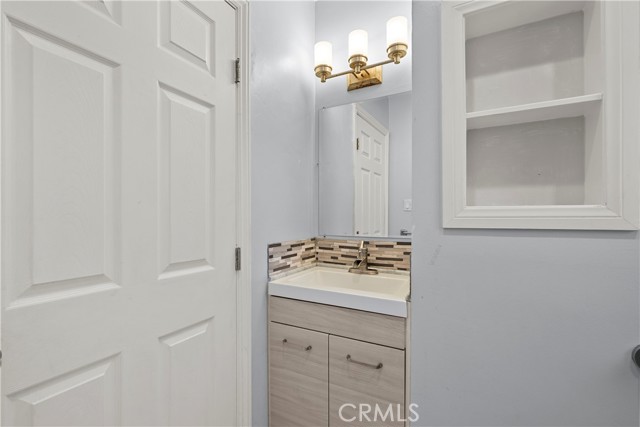 Detail Gallery Image 17 of 36 For 8053 Brimfield Ave, Panorama City,  CA 91402 - 4 Beds | 1/1 Baths