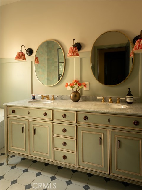 Image 35 of 53 For 734 Parkman