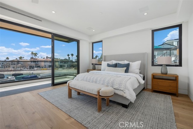 20 Balboa Coves, Newport Beach CA: https://media.crmls.org/medias/116c3d68-6f6b-4b17-b57a-bf062e98b058.jpg