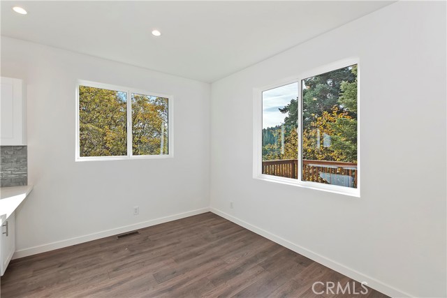 Detail Gallery Image 9 of 51 For 26146 Sky Ridge Dr, Twin Peaks,  CA 92391 - 3 Beds | 2/1 Baths