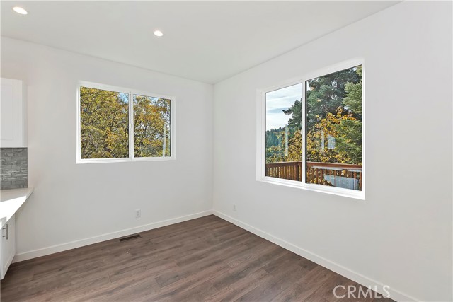 Detail Gallery Image 9 of 54 For 26146 Sky Ridge Dr, Twin Peaks,  CA 92391 - 3 Beds | 2/1 Baths