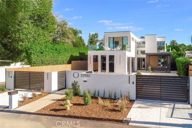 22930 Dolorosa Street, Woodland Hills CA: https://media.crmls.org/medias/116dc17d-8d85-4e01-a327-b66080252e69.jpg