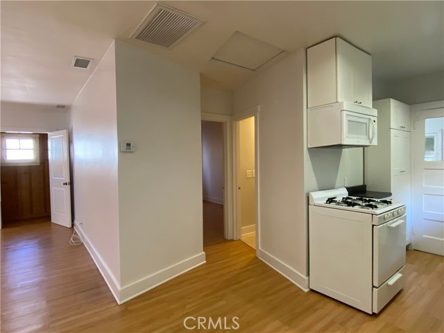 Detail Gallery Image 5 of 9 For 701 Mira Monte Pl, Pasadena,  CA 91101 - 1 Beds | 1 Baths