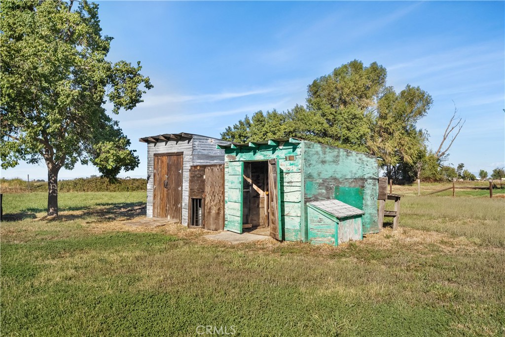 https://media.crmls.org/medias/116e1f3e-c891-4da9-b40a-5fe0e784940e.jpg?preset=X-Large