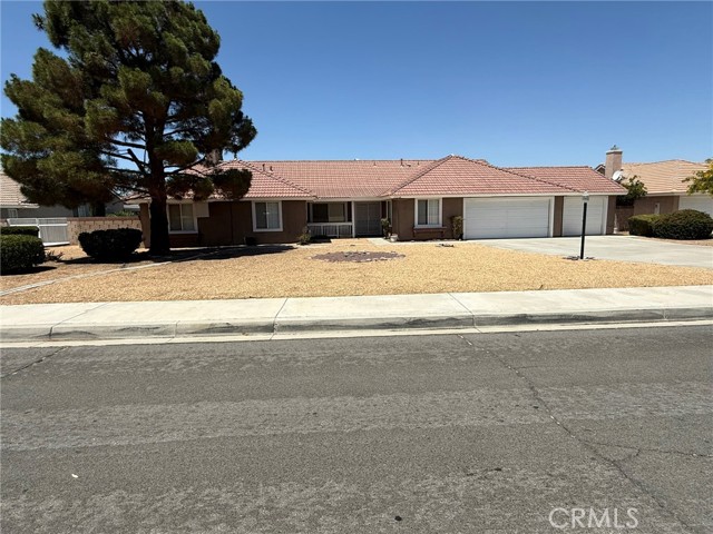 13240 Mugu Court, Apple Valley CA: https://media.crmls.org/medias/116e71b7-2387-4f77-8f01-404f60bf2c0a.jpg