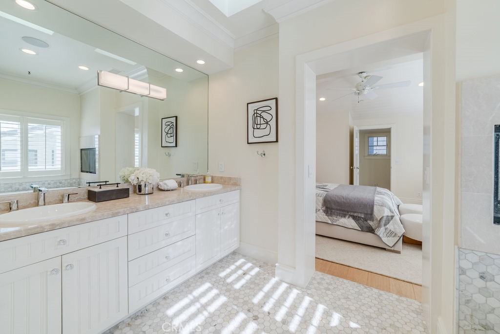 MLS #OC25225888 image #36