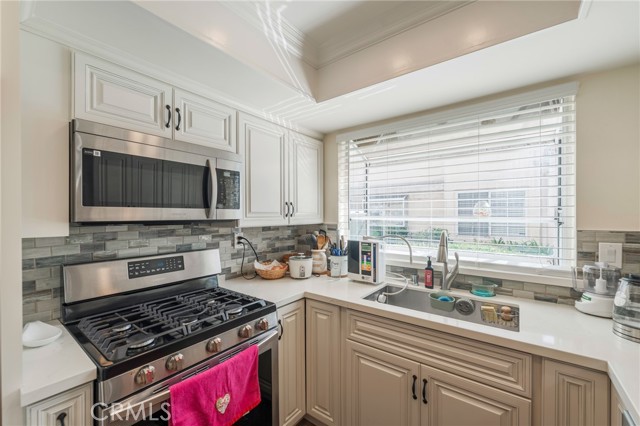 Detail Gallery Image 12 of 28 For 13959 Arthur Ave #1,  Paramount,  CA 90723 - 3 Beds | 2/1 Baths
