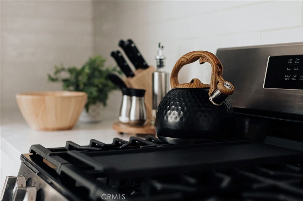 https://media.crmls.org/medias/116fd543-0e9e-4251-8aba-1defbed4b51d.jpg?preset=X-Large