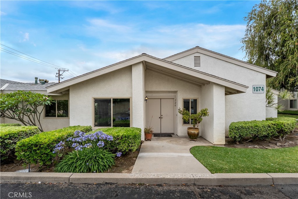 1074 E La Habra