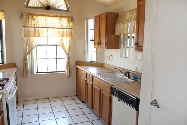 Detail Gallery Image 7 of 26 For 14549 Southwood Dr, Fontana,  CA 92337 - 3 Beds | 2 Baths