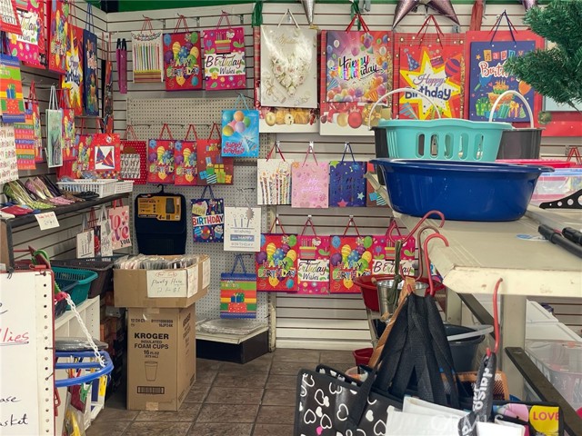 13663 VAN nUYS Boulevard, Pacoima CA: https://media.crmls.org/medias/11711c3f-529f-46f3-bf77-81b91f893b49.jpg